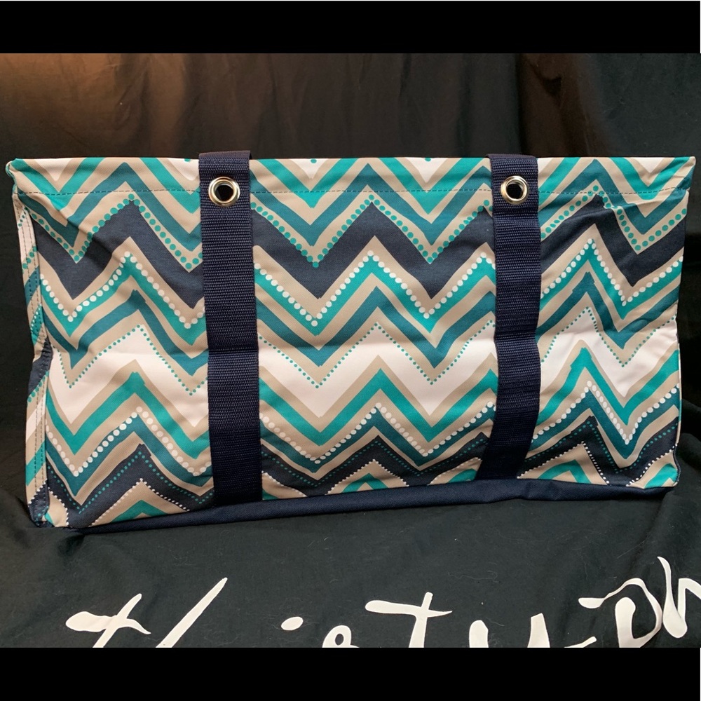 Thirty-One - Large Utility Tote - Dotty Chevron